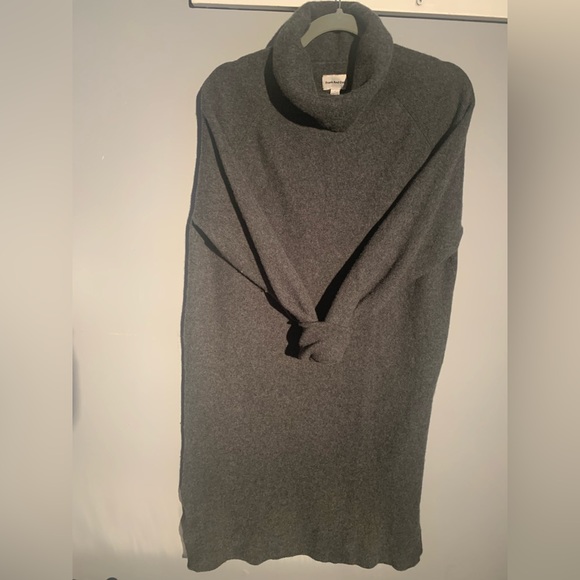 Merino wool turtleneck dress - Picture 2 of 4